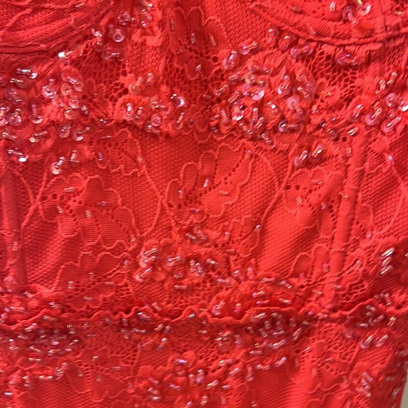 Backless dress - Picture 3 of 3